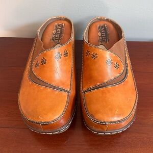 L’Artiste By Spring Step CHINO Slip On Clog Size 39 US 8.5 Red Leather CAMEL